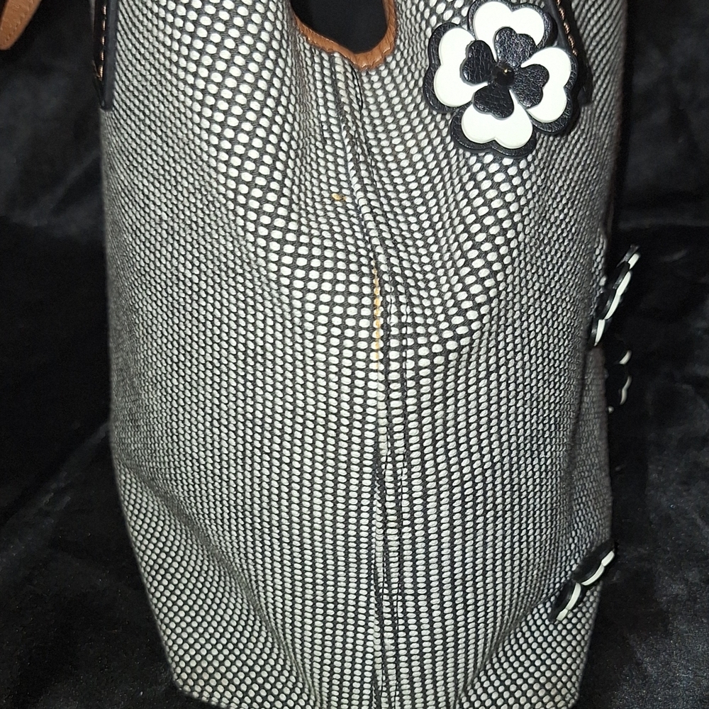 kate spade Black and White Floral Appliqué Tote - Picture 4 of 16